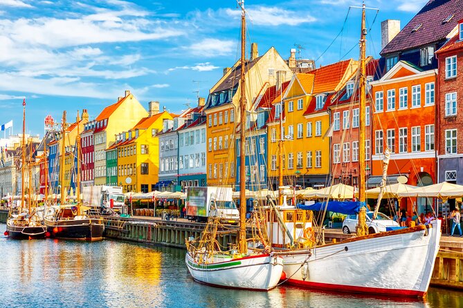 2-Hour Walking Introduction to Copenhagen and its Main Sights - Starting Under Andersen at City Hall Square