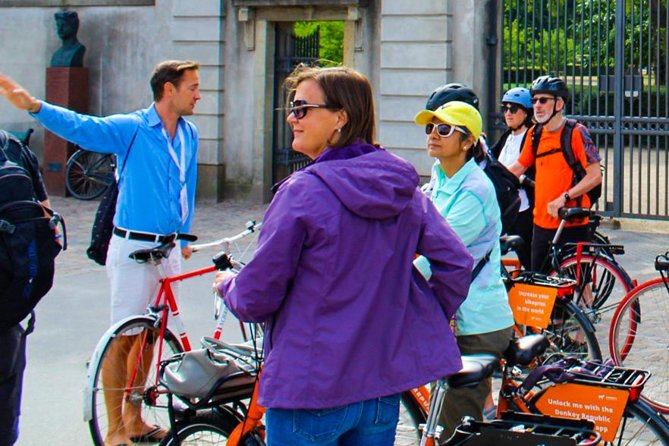 3-hour Copenhagen City Highlights Bike Tour - Amalienborg Palace and the final ride back
