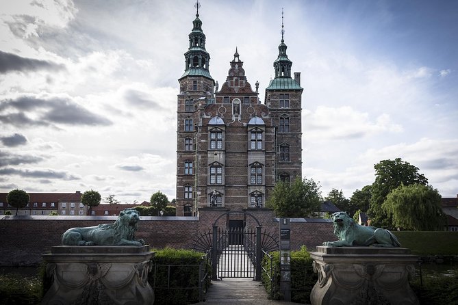 3 Hours Private Bike Tour in Copenhagen - Nyhavn, Colorful Canals, and the Royal Quarter