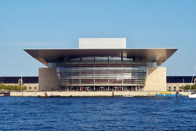 3h walking tour, small group max 10 people Copenhagen - Amalienborg and a chance to see royal tradition