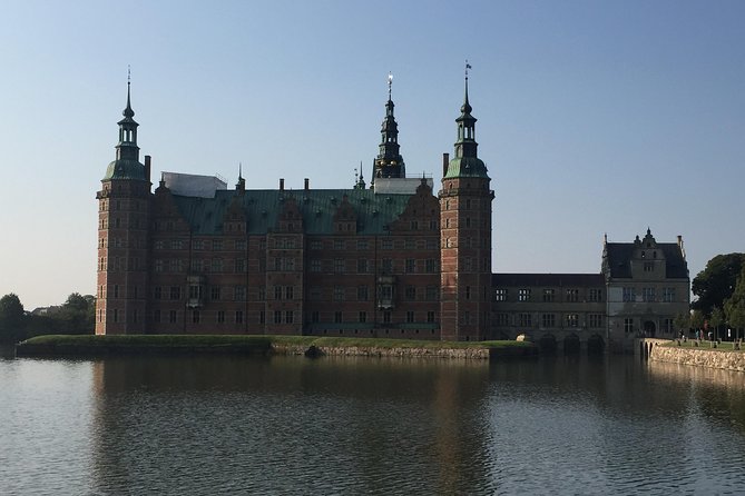 a day at North Zealand Castle Tour - Fredensborg Palace: a short royal photo stop