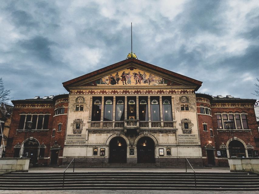 Aarhus: Express Walk with a Local in 60 minutes - Latinerkvarteret brings the old center into focus