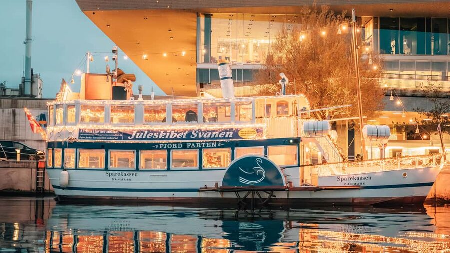 Aarhus: Guided Harbor Cruise with Iconic Landmarks & Aarhus - Christmas cruises aboard Svanen