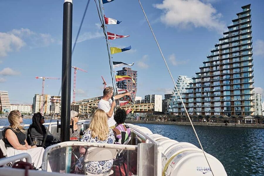 Aarhus: Harbour Cruises with local guide - Meeting the boat beside the Endless Connection