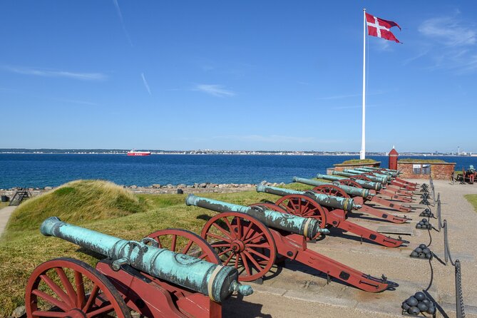 Castles of Kronborg and Frederiksborg from Copenhagen by Car - Guided storytelling or freedom with an audio app