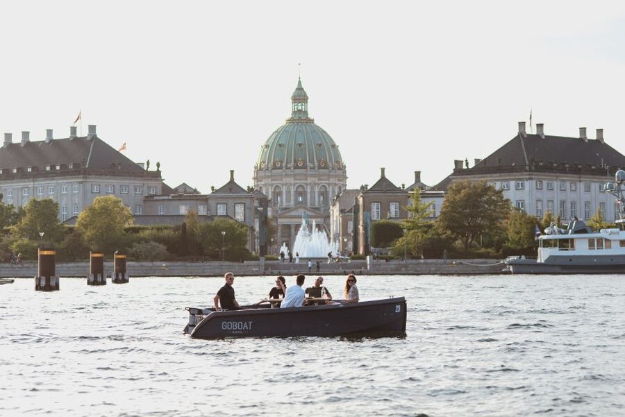 Copenhagen: 1, 2 or 3-Hour Boat Rental (No License Required) - A 15-minute lesson before you take the wheel