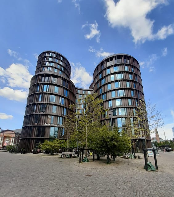 Copenhagen: 2,5-Hour 'Must See' Bike Tour with a Local Guide - Nyhavn: Copenhagen’s Most Photogenic Canal