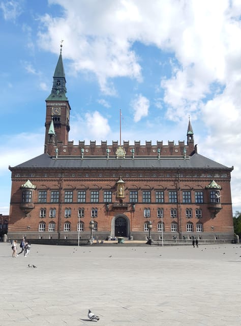 Copenhagen: 2,5-Hour 'Must See' Bike Tour with a Local Guide - Amalienborg Palace and the Royal Guard