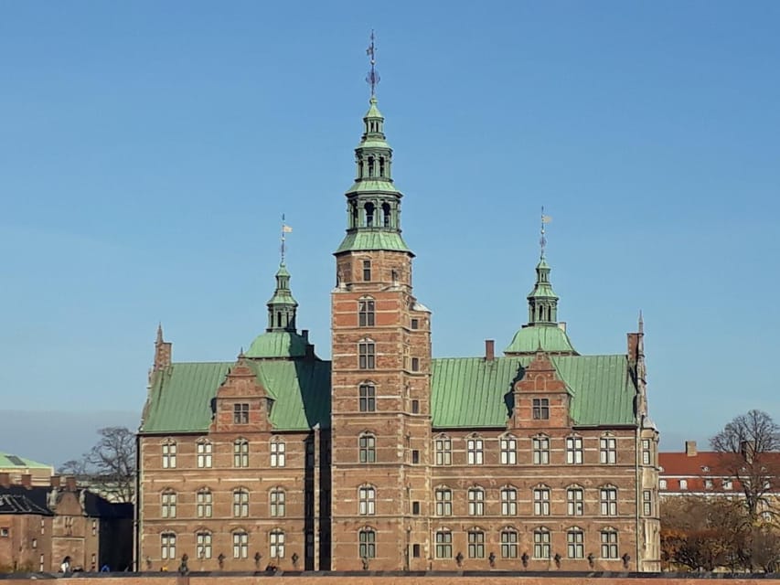 Copenhagen: 2,5-Hour 'Must See' Bike Tour with a Local Guide - Rosenborg Castle and the City’s Green Center