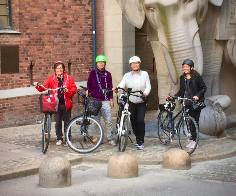 Copenhagen: 2,5-Hour 'Must See' Bike Tour with a Local Guide - Copenhagen City Hall: A Quick Orientation