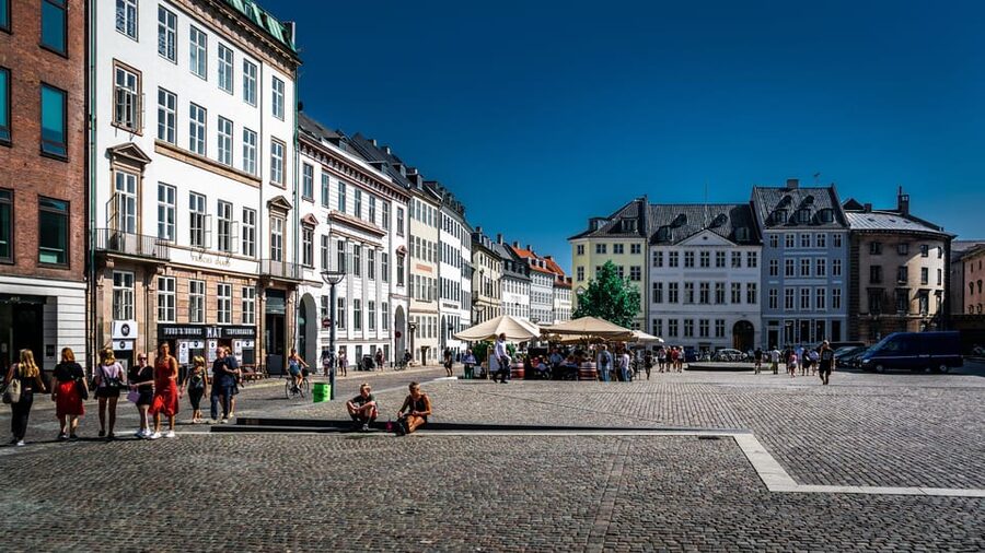 Copenhagen: 2-hour Old Town Private Walking Tour - Church of Our Lady and a royal wedding connection