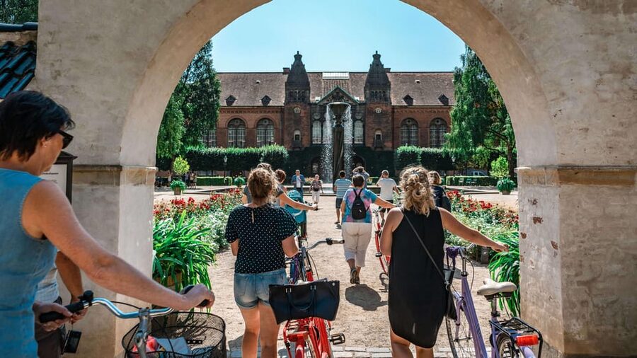 Copenhagen: 3-hour Private Guided Bike Tour - Why a bike is a smart way to see Copenhagen