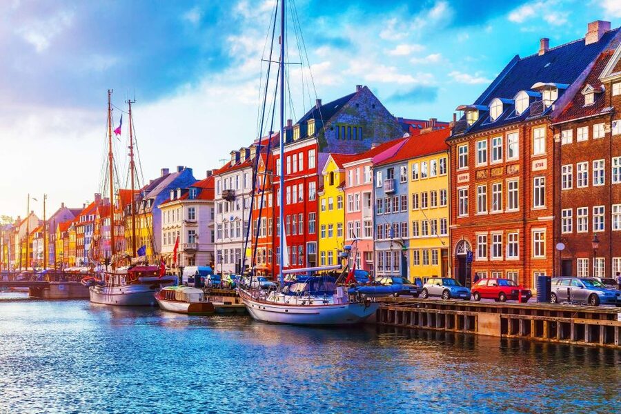 Copenhagen: Canal Boat Cruise & Old Town/Nyhavn Walking Tour - Who will get the most from this experience?