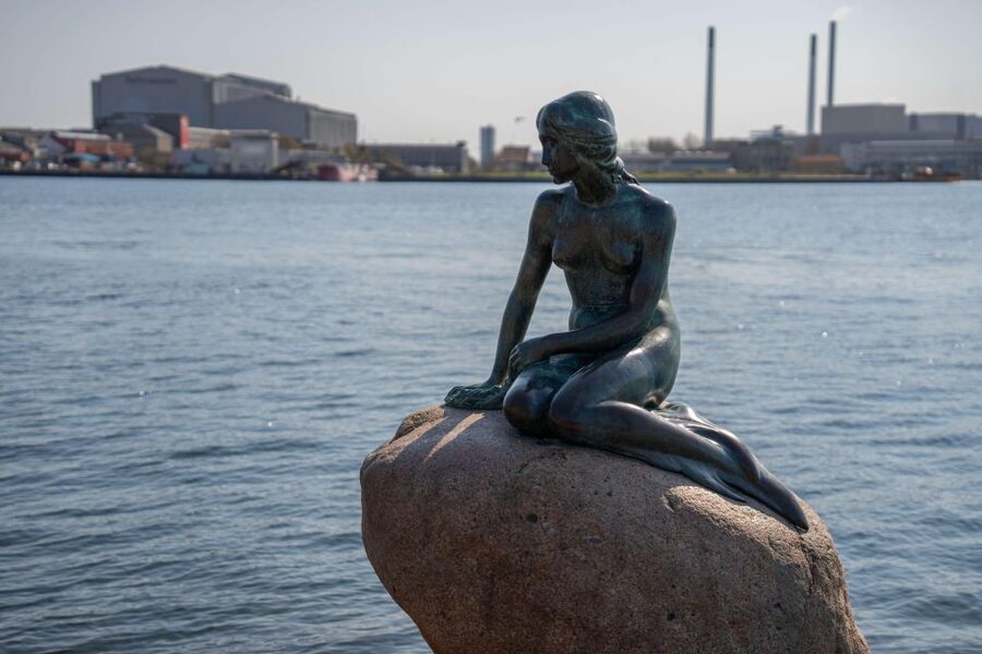 Copenhagen: Canal Boat Cruise & Old Town/Nyhavn Walking Tour - What you see from the one-hour canal boat