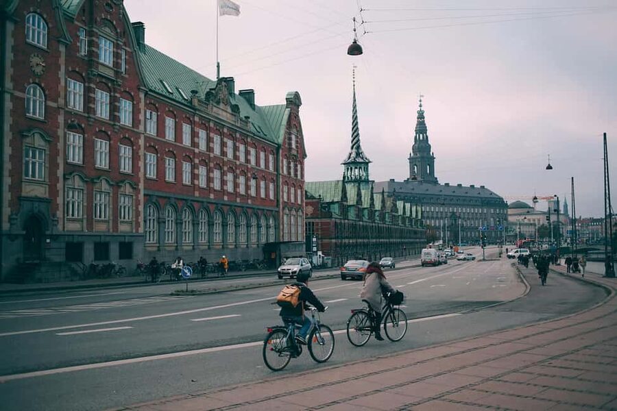 Copenhagen & Christiania : Guided Bike Tour in French - Meeting at Tivoli and Setting Out