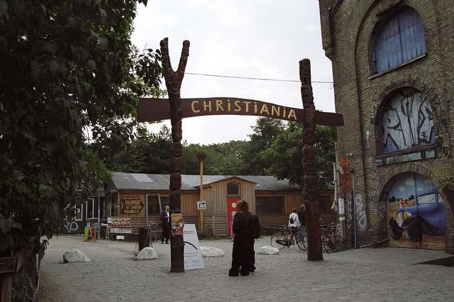 Copenhagen & Christiania : Guided Bike Tour in French - Blox and Lille Langebro Show a Newer Copenhagen