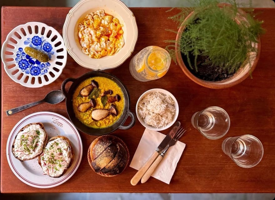 Copenhagen: E-Bike Guided Food Tour with 3 stops - Sightseeing between the food stops