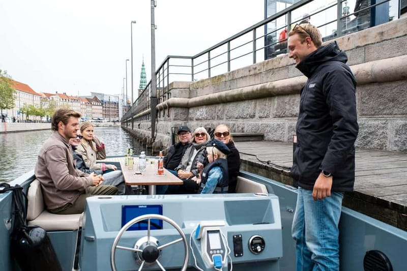 Copenhagen: Electric Canal Tour with Guide and Hot Drink - Amalienborg Palace and the royal waterfront