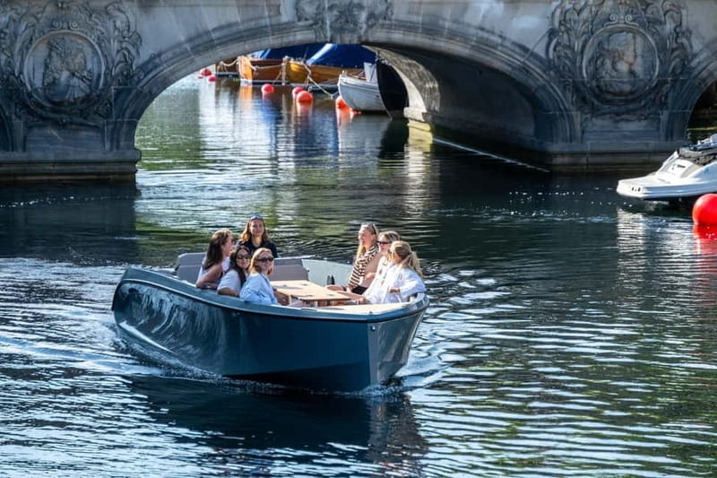 Copenhagen: Electric Canal Tour with Guide and Hot Drink - Christianshavn and the less obvious views