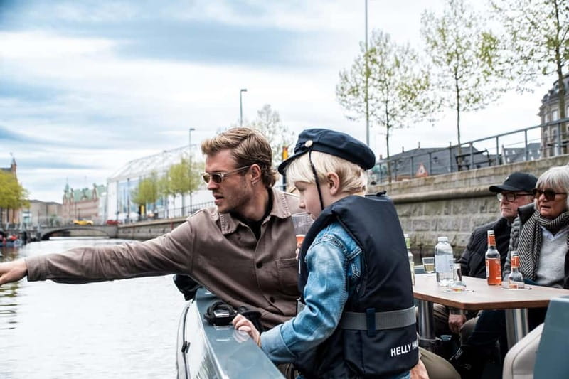 Copenhagen: Electric Canal Tour with Guide and Hot Drink - Starting at Islands Brygge