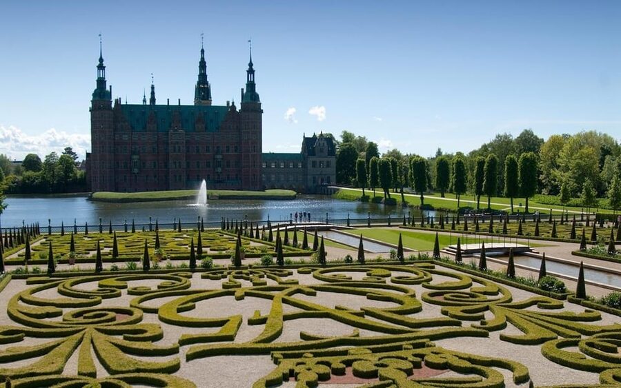 Copenhagen: Frederiksborg Tour in Spanish with Tickets - Key points to know before booking