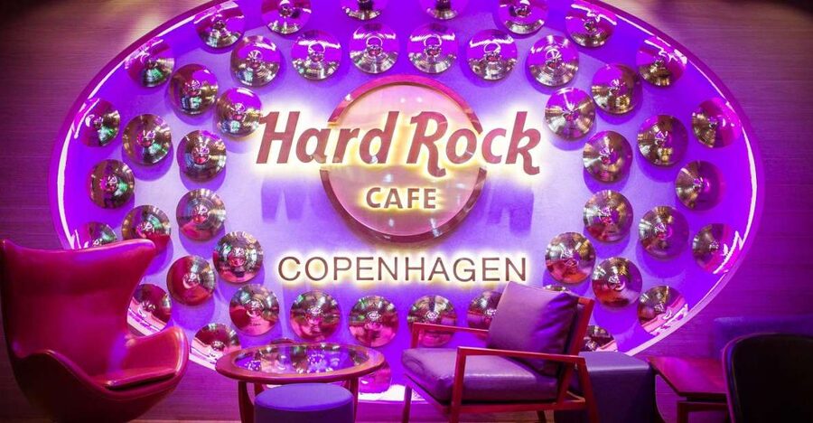 Copenhagen: Hard Rock Cafe with Set Menu for Lunch or Dinner - A convenient stop at Rådhuspladsen