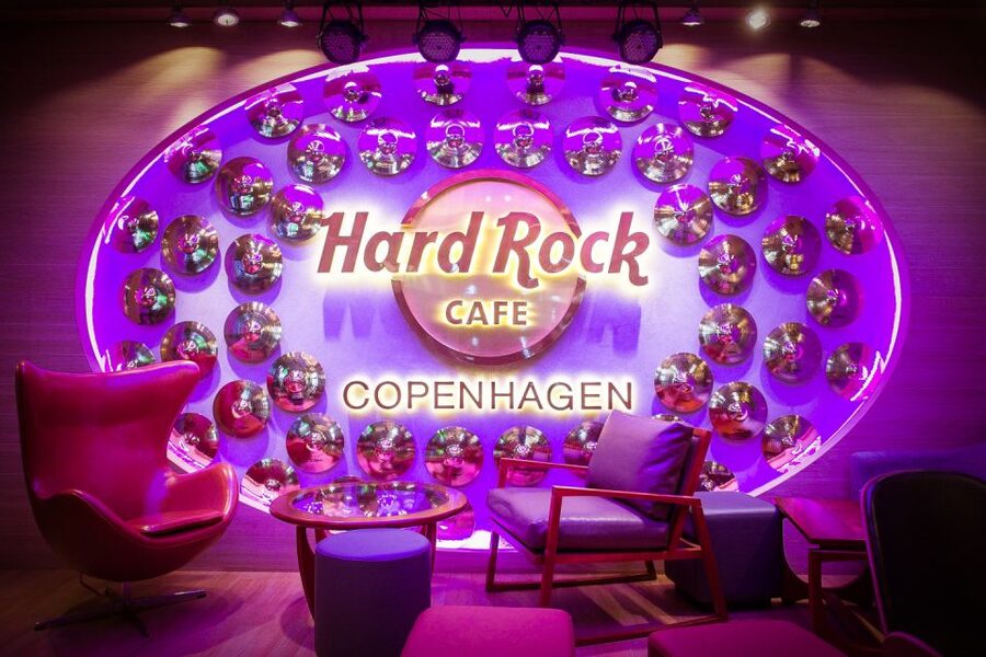 Copenhagen: Hard Rock Cafe with Set Menu for Lunch or Dinner - Who will enjoy this meal most