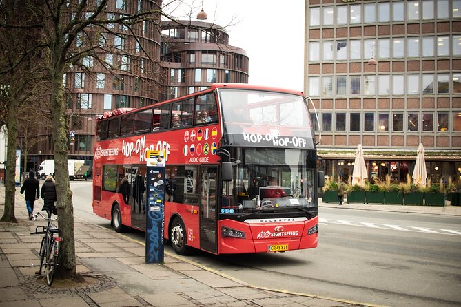 Copenhagen Hop-on Hop-Off Bus with Boat Option - Amalienborg and Designmuseum Danmark