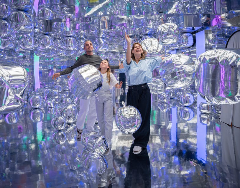 Copenhagen: IKONO Immersive Experience Entry Ticket - Drawing With Light Using Your Hands