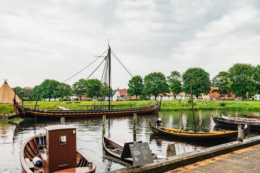 Copenhagen: Kronborg, Frederiksborg Castle and Roskilde Tour - Lunch is simple, flexible, and not included