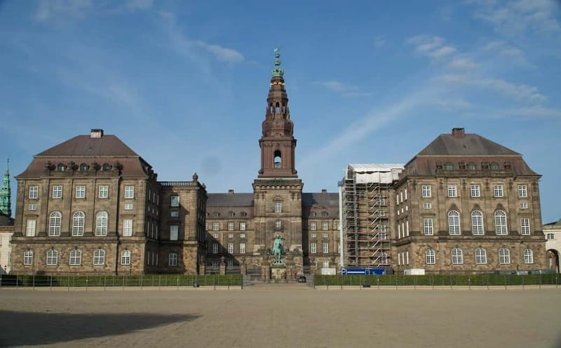 Copenhagen: Maxitour in English - Palaces, Statues, and Royal Copenhagen