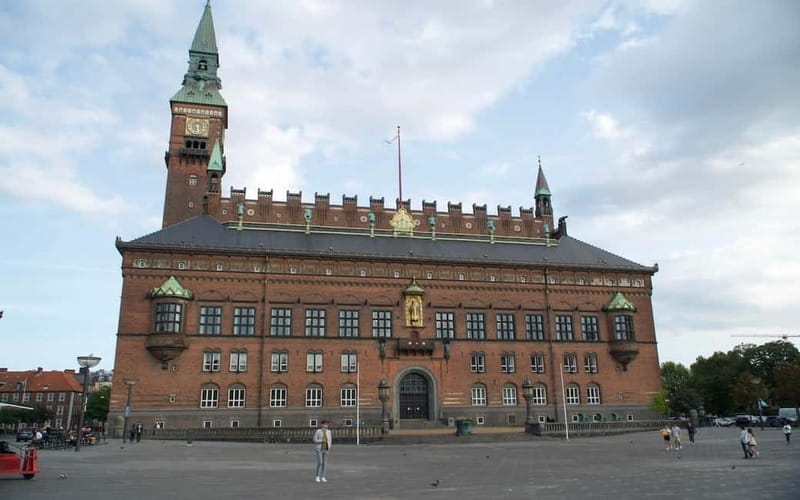 Copenhagen: Maxitour in English - Meeting Outside Central Station and Tivoli