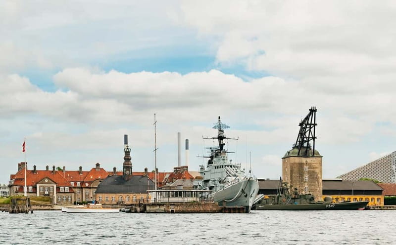 Copenhagen: Old Canals and Hidden Gems Social Boat Tour - How the social format really feels