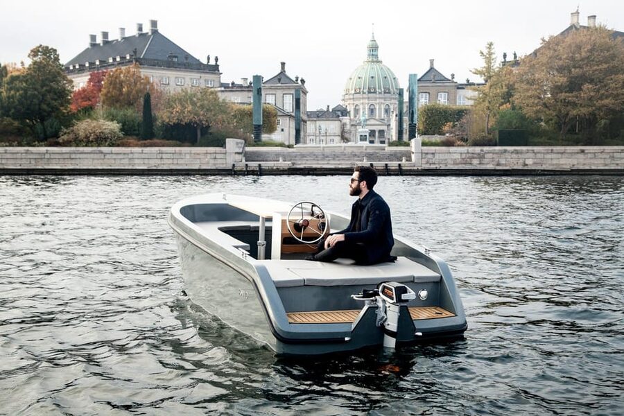 Copenhagen: Private Boat Tour with Captain (Lite) - Cruising the harbor at up to 7 knots