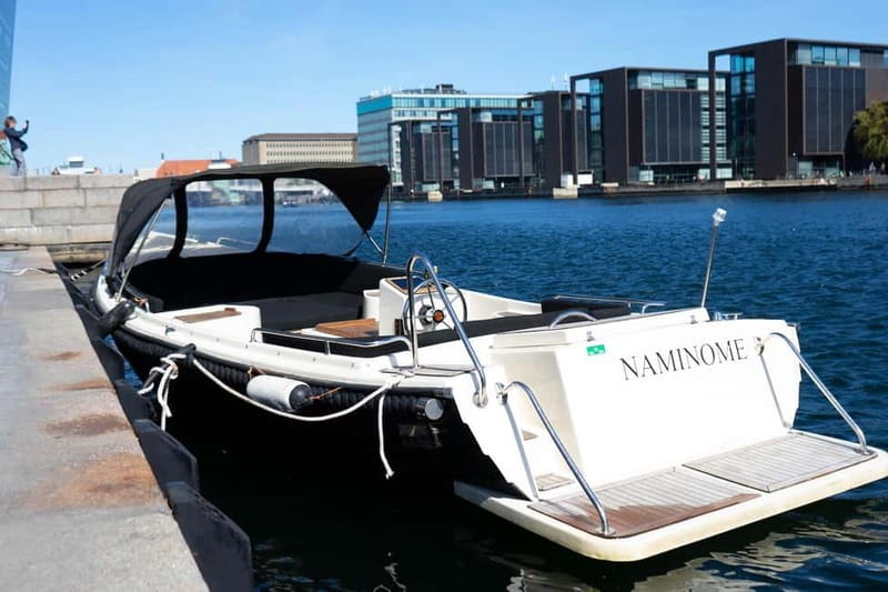 Copenhagen: Private Guided Boat Tour with City Highlights - The one-hour city highlights route