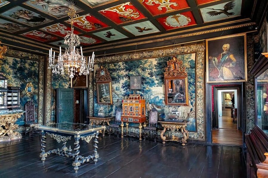 Copenhagen: Rosenborg Castle Entry Ticket - Entering through the King’s Garden