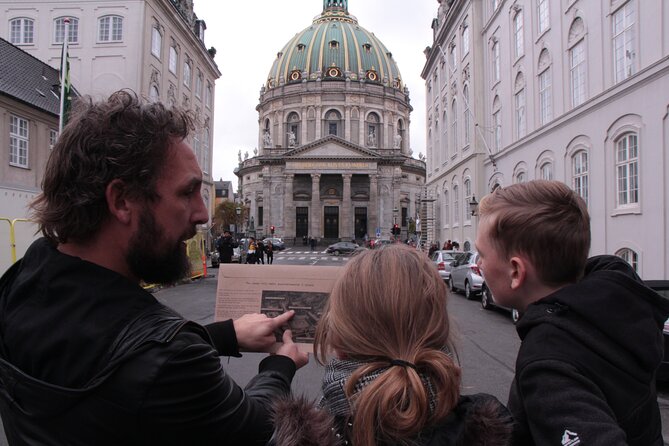 Copenhagen Self-Guided Murder Mystery Tour by Amalienborg Palace - How the murder mystery works