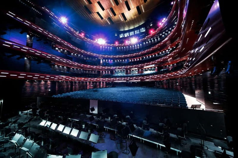 Copenhagen: The Opera House Guided Tour - The foyer, where light does most of the talking