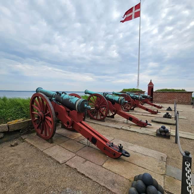 Easy Pace Tour of Kronborg Castle and Frederiksborg Palace - Two hours inside the real Hamlet Castle