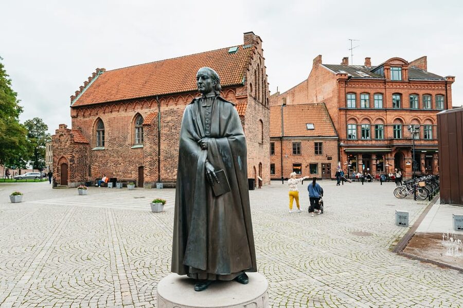 From Copenhagen: Lund and Malmö 2-Country Tour - Who should book this tour?
