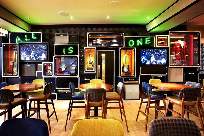 Hard Rock Cafe Copenhagen with Set Menu for Lunch or Dinner - Arriving at Rådhuspladsen and using priority seating