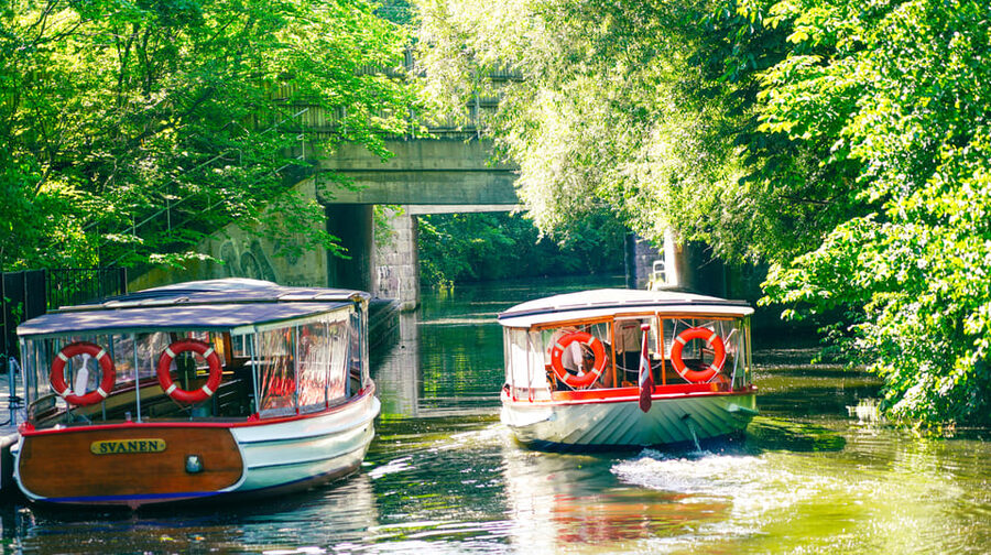 Lyngby & Bagsværd Lake: Baadfarten Boat Ride - Sophienholm: art beside the water