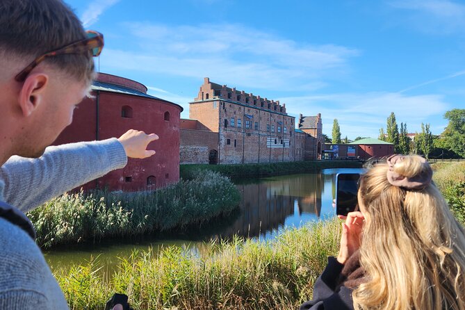 Malmo Highlights in 4 Hours - Train & Fika Included - The Knotted Gun, a brief first stop