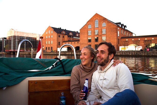 Private Copenhagen Boat Tour: Landmarks and Hidden Gems - Through the inner-city canal