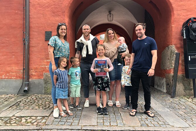 Self-guided Mystery Tour by Aarhus River - The red roosters and the six tasks