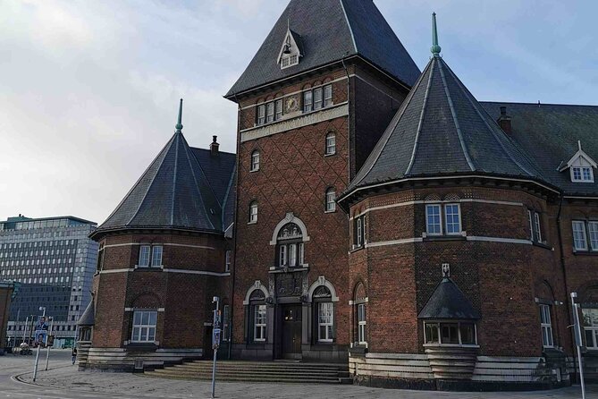 The Ancient Viking Stronghold of Aros: A Self-Guided Audio Tour in Aarhus - Millers Street and its colorful houses