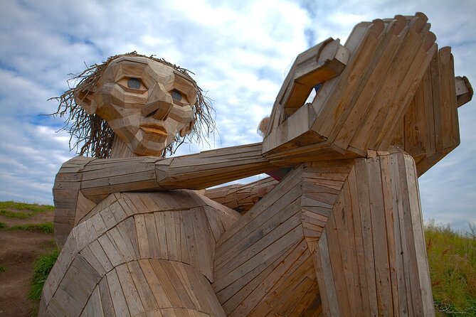 The Six Forgotten Giants Trolls Hunt with Minibus - Ishøj: Scar under the bridge and recycled wood