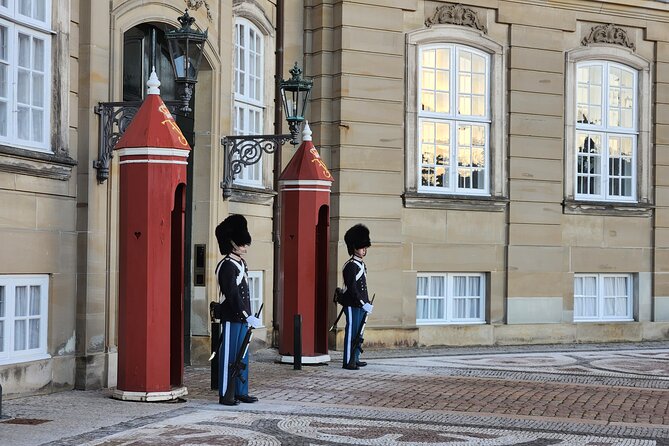 Walk & Canal Tour: Copenhagen Highlights + Changing of the Guards - Starting beneath the station clock