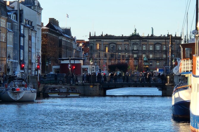 Walk & Canal Tour: Copenhagen Highlights + Changing of the Guards - Marble Church and the royal square