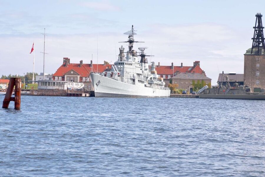 WWII Copenhagen Nyhavn and War Museum Private Walking Tour - Choosing the two-hour tour